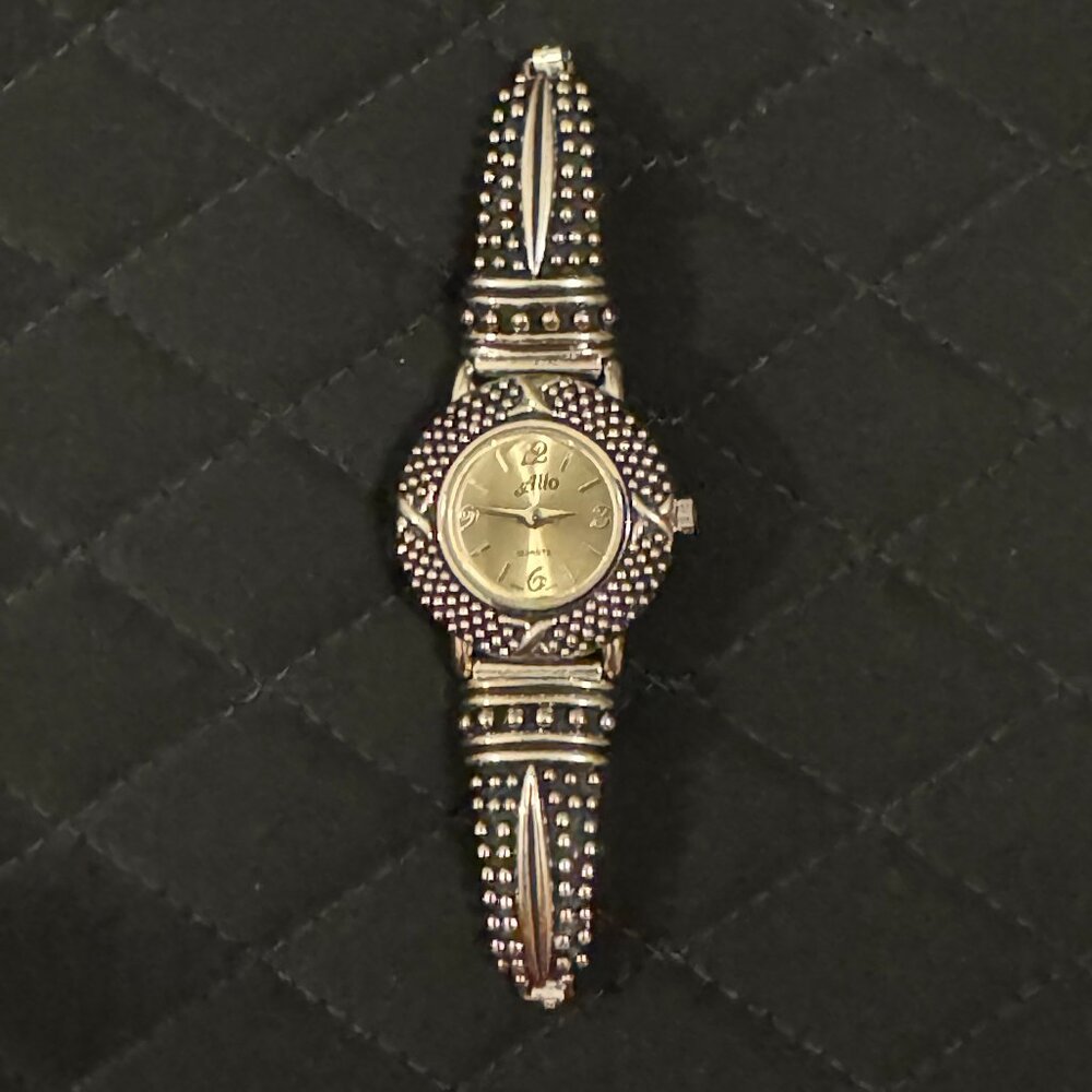 Vintage Alto Ladies Silver Watch with Stretchable Band